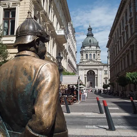 Daire Ariel Close To St. Stephen Basilica *