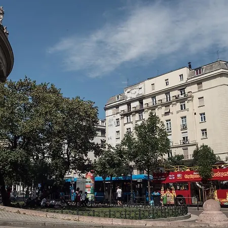 Daire Ariel Close To St. Stephen Basilica *