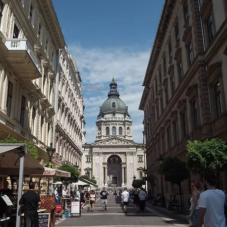 Ariel Close To St. Stephen Basilica Apartment